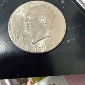 Unbranded Silver-Tone Commemorative Coin 1776-1976 - Silver Color